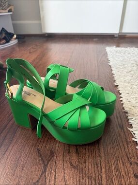 NEVER WORN Charlotte Stone Neon Green Platform Sandals